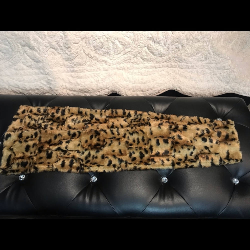 🎀🐆 Faux Fur Scarf